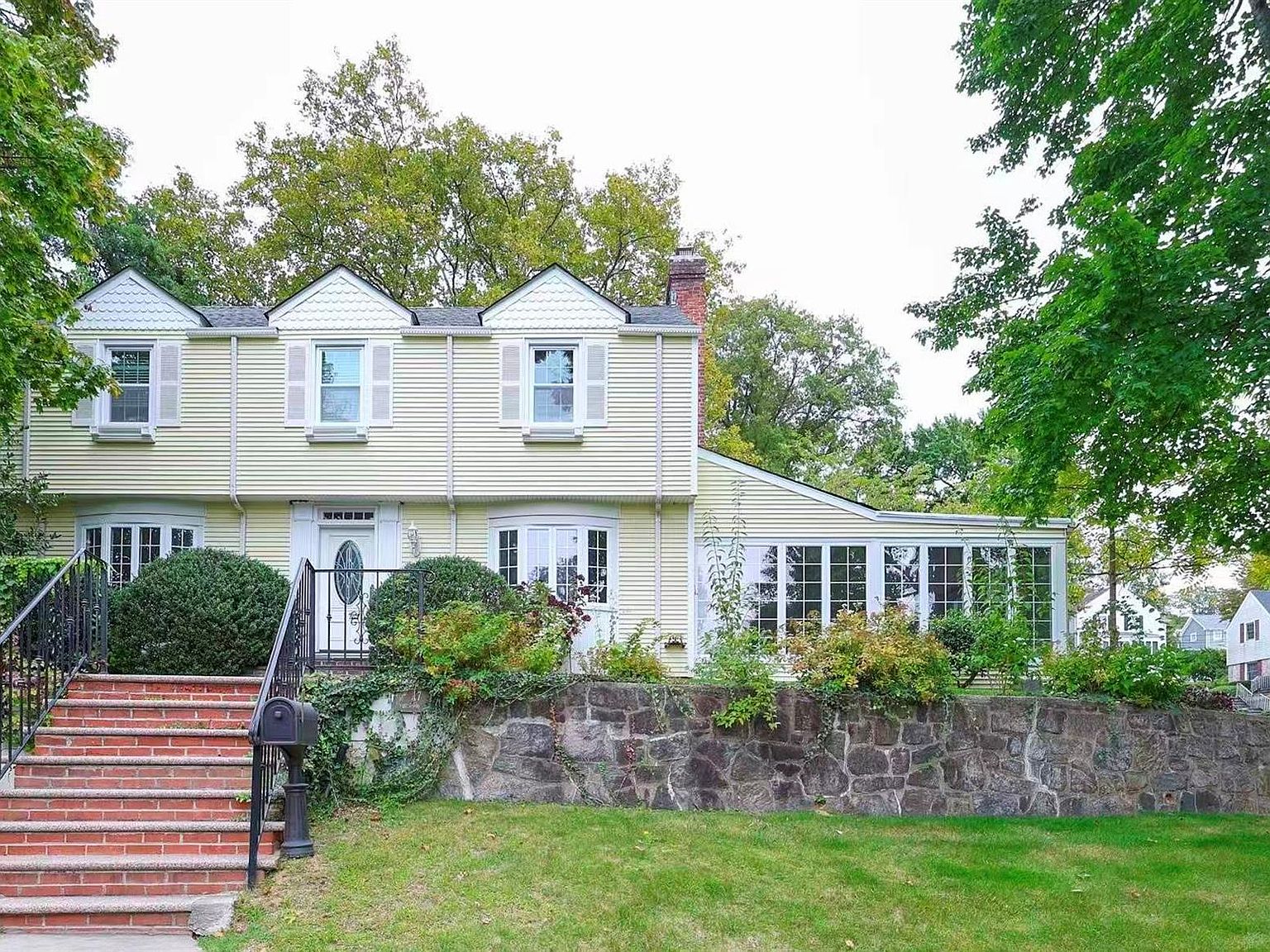 17 Pinewood Road, Manhasset, NY 11030 | Zillow