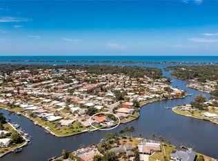 30 Windsor Dr, Englewood, FL 34223