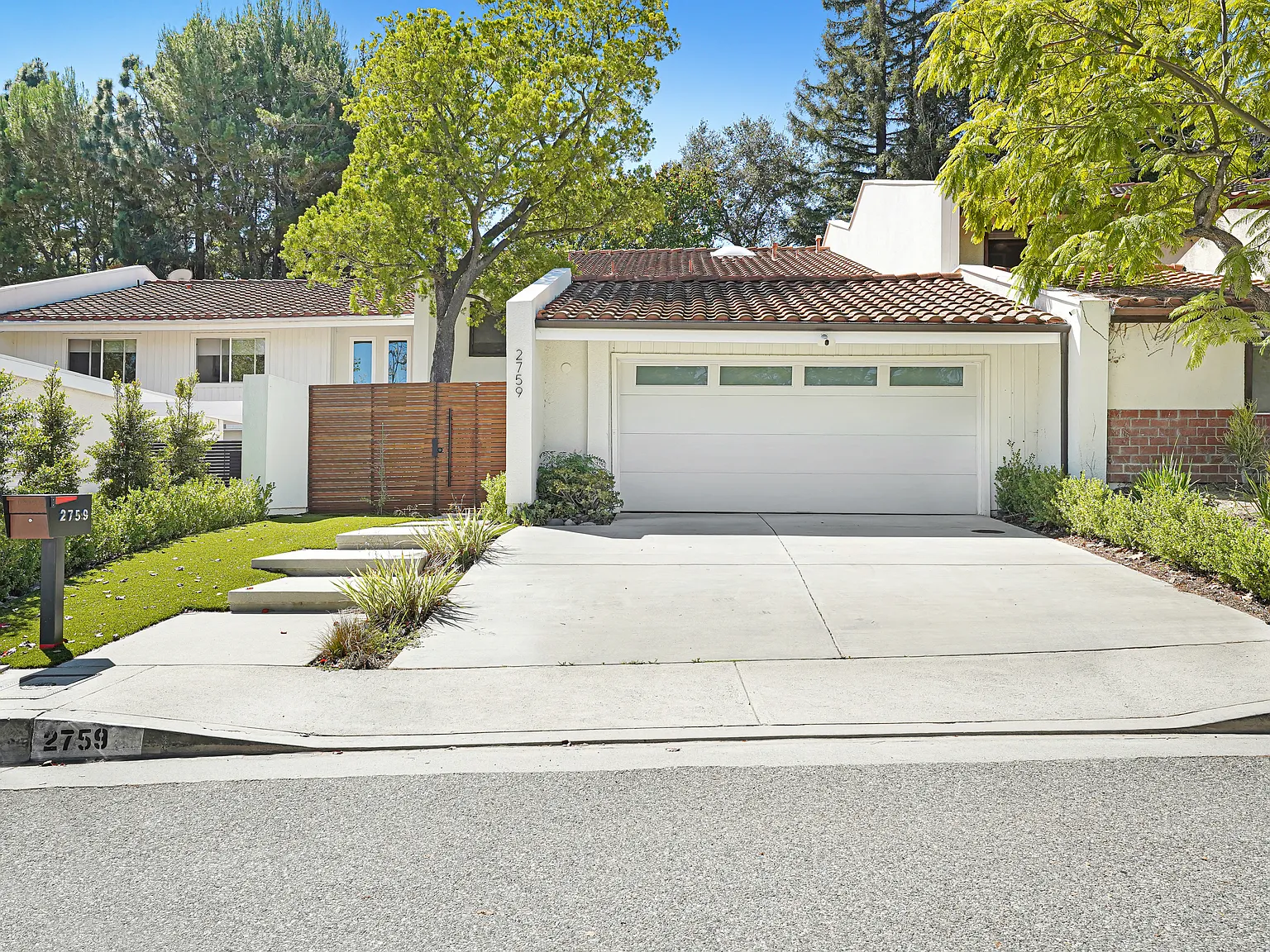 4 bed, 3.5 bath, 2867 sqft, $11,800 — Photo 1