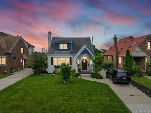 22680 Bayview Dr, Saint Clair Shores, MI 48081