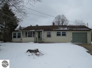 612 Holiday Dr, Bellaire, MI 49615