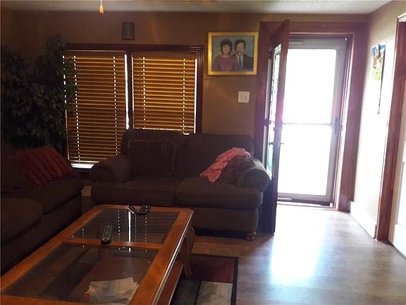 2nd image of 211 College St