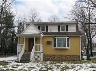 46 Peckham Rd, Poughkeepsie, NY 12603