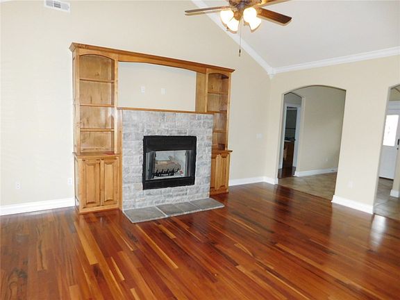 3rd image of 301 Hayden Blvd