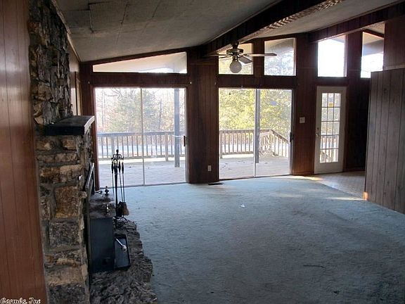 3rd image of 100 Wyandotte Dr