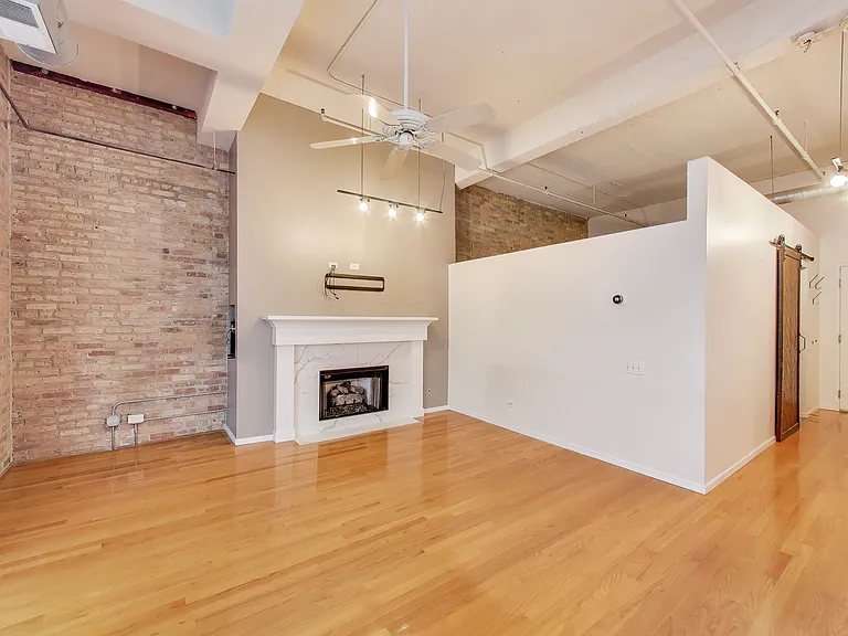 375 W Erie St #522 — Photo 7