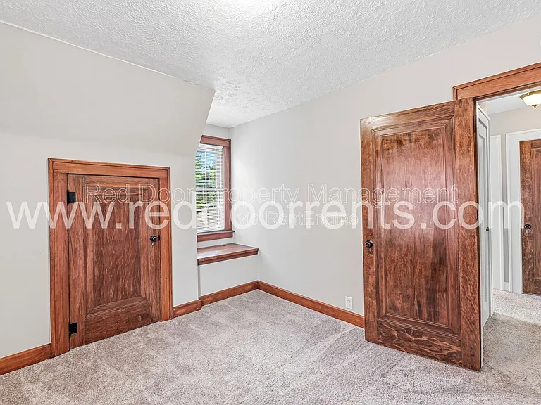 412 N Merrill St — Photo 25