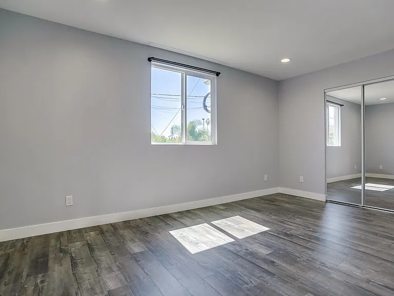 5258 1/2 E Oakland St — Photo 13