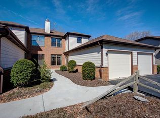 8143 S Legend Dr, Franklin, WI 53132