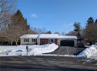 13 Canterbury Ct, Bergen, NY 14416