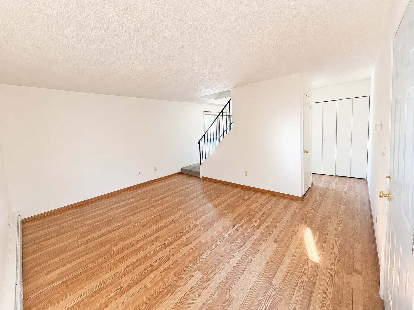 2 bed, 1200 sqft, $2,200 — Photo 3