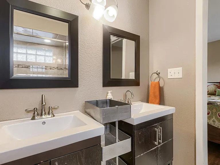 2606 Loyola Ln — Photo 13