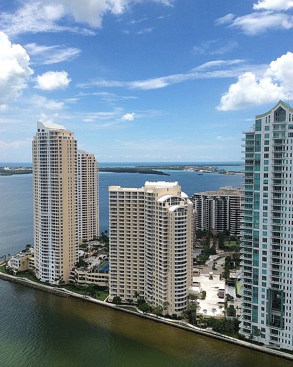 2nd image of 325 Biscayne Blvd #4017
