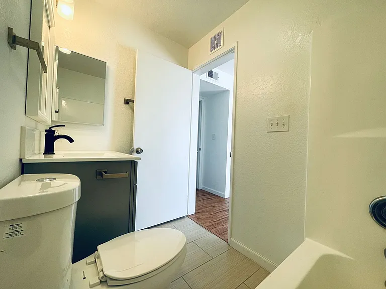 4210 52nd St #103 — Photo 25