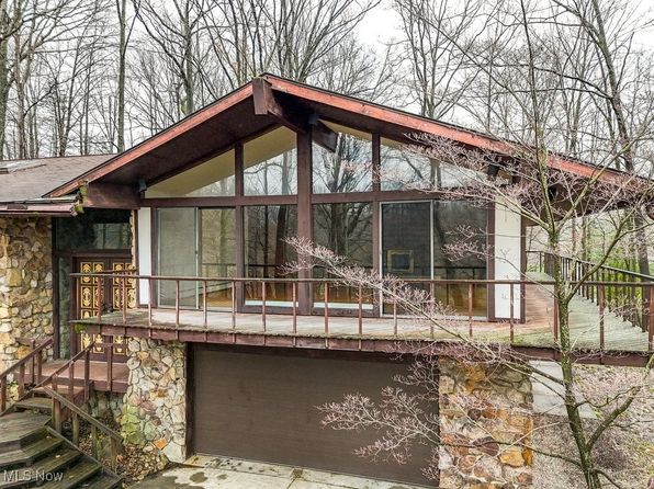 1379 Mockingbird Dr, Kent, OH 44240