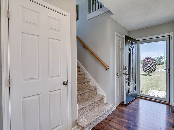 3rd image of 26021 Liberty Ave
