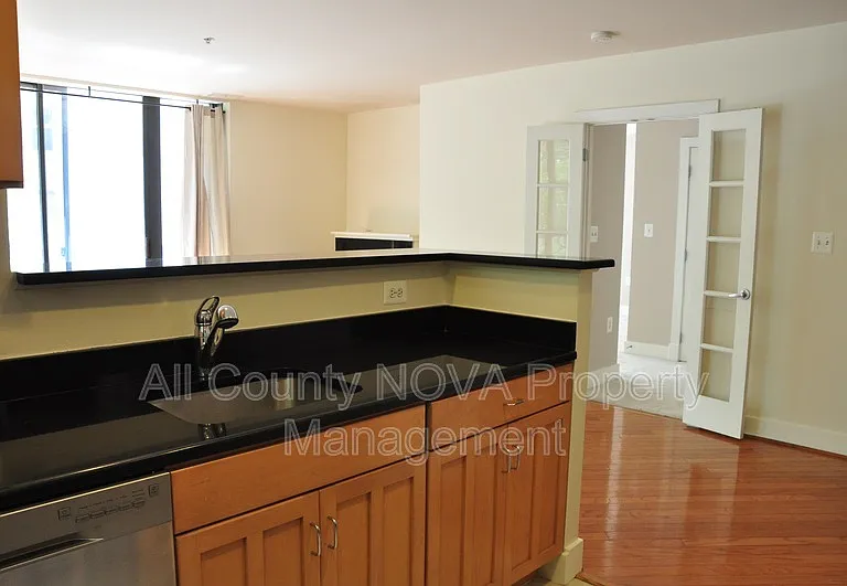 1200 N Hartford St #212 — Photo 8