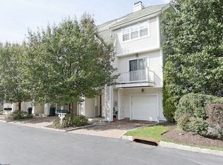 21 Lake Marie Ln, Bedford Hills, NY 10507