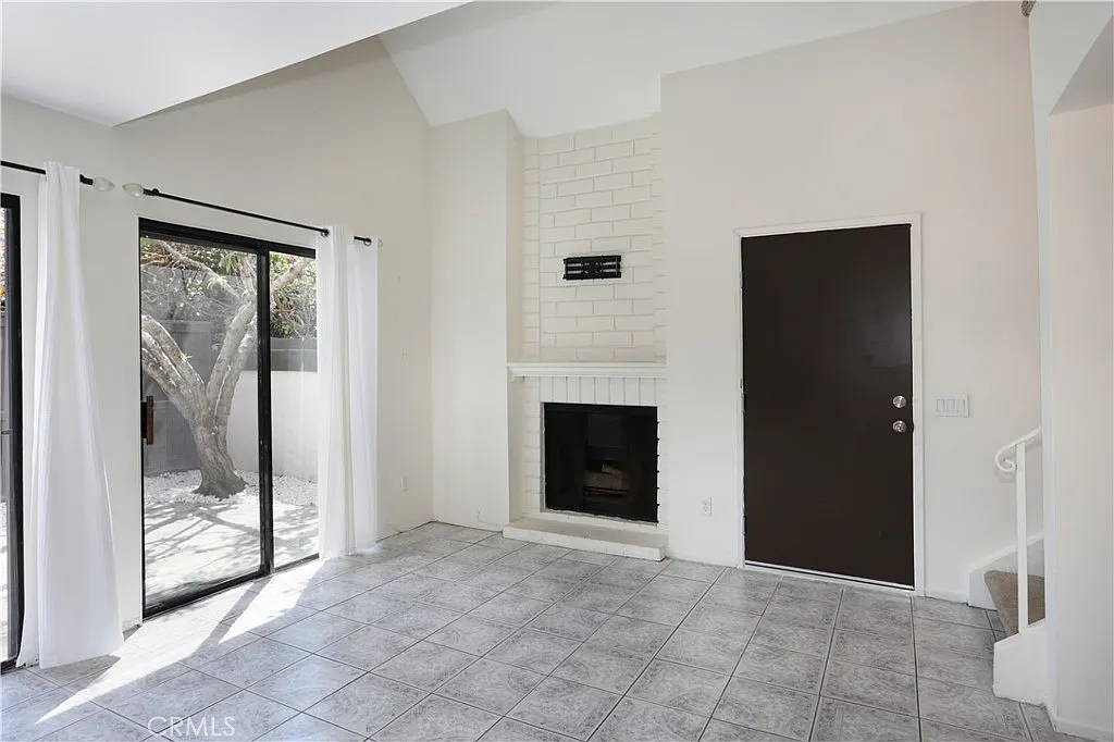 3 bed, 1437 sqft, $3,600 — Photo 3