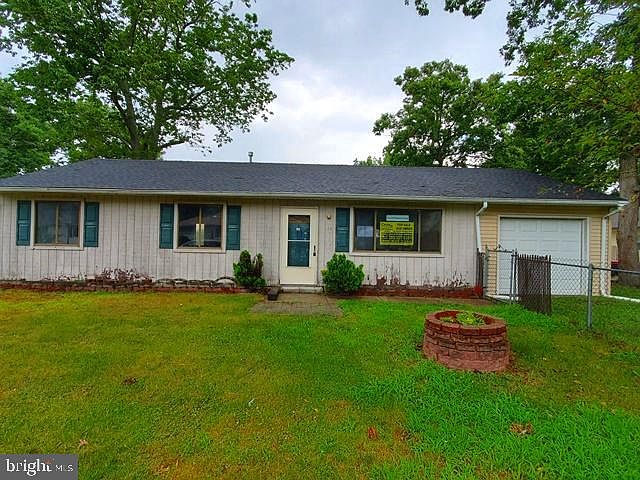 1st image of 14 Bobolink Blvd