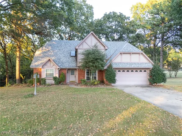 2505 Skye Rd, Fort Smith, AR 72908