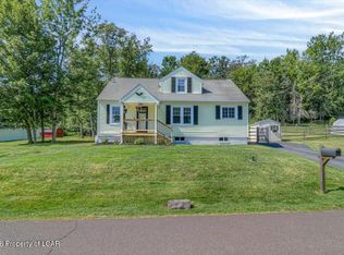 68 Maplewood Ave, Dallas, PA 18612