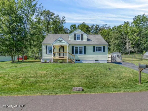 68 Maplewood Ave, Dallas, PA 18612