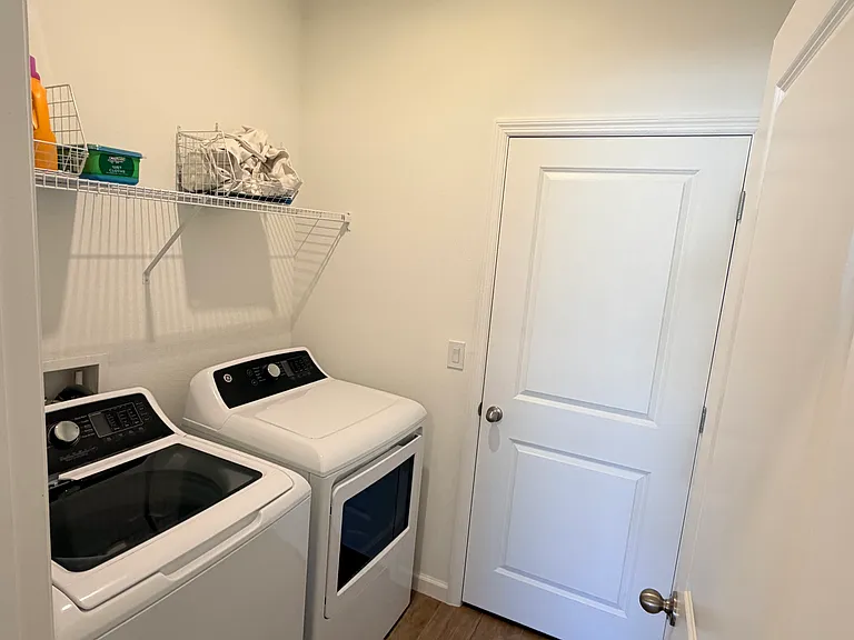 Laundry room with washer & Dryer