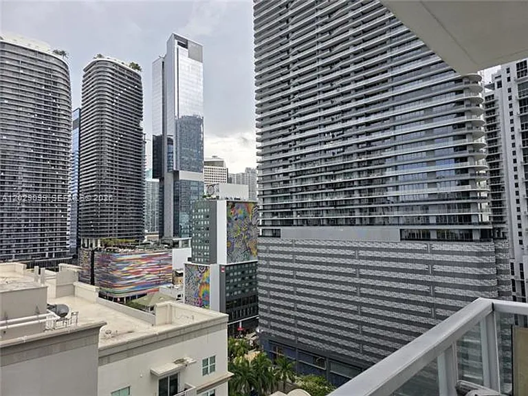 1111 SW 1st Ave #2020 — Photo 8