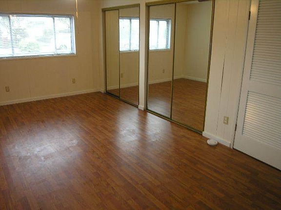3rd image of 7440 S Pine St