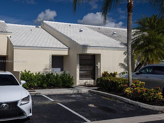 Rare One Story Townhouse