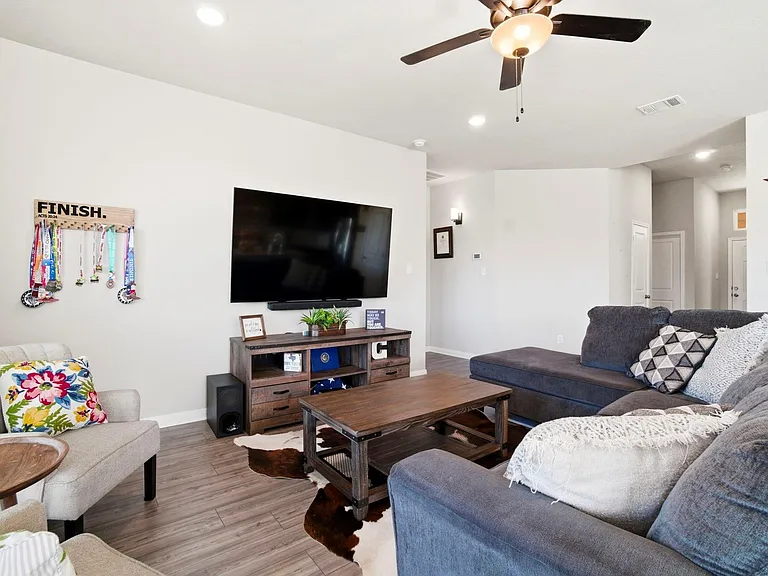 1318 Kingsgate Dr — Photo 13