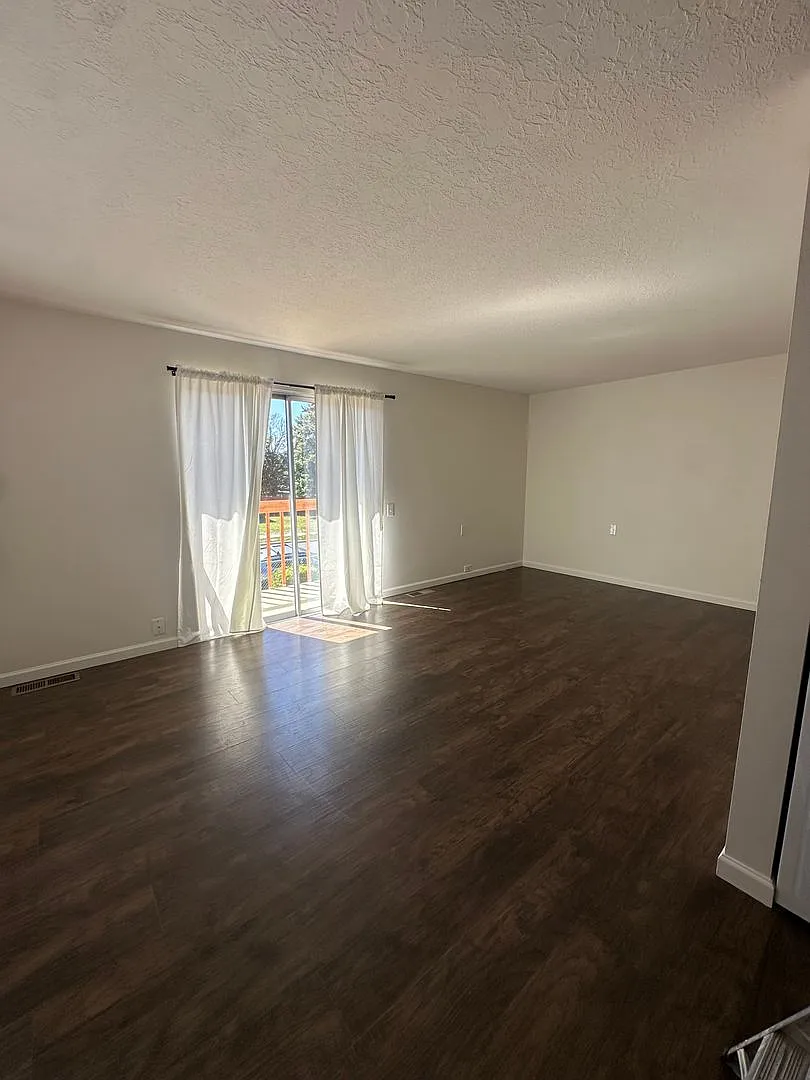 MacKinnon Meadows Apartments — Photo 2