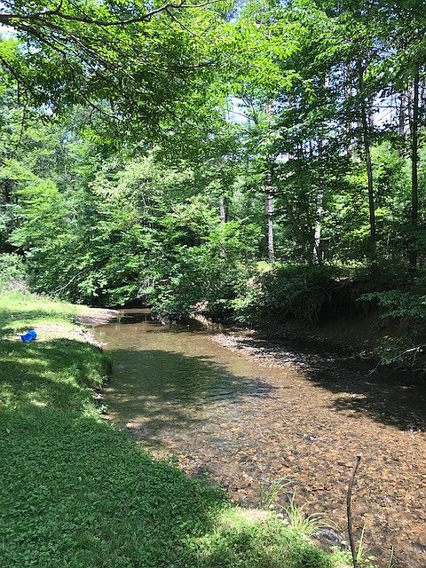 2nd image of 826 Hoovertown Rd