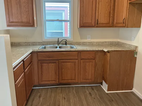 1950 S 7th St, Milwaukee, WI 53204