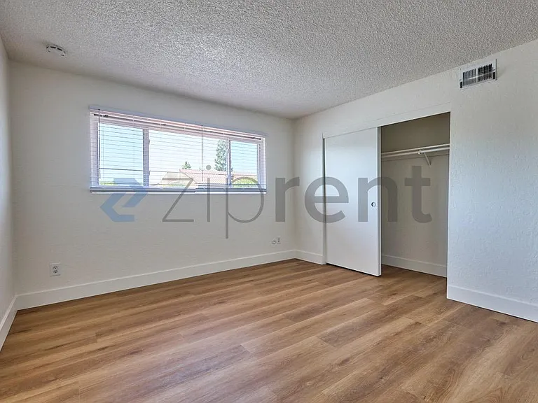213 E Acacia St #A — Photo 22