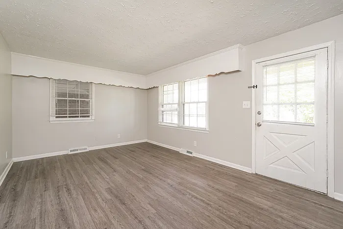 3 bed, 1.5 bath, 1250 sqft, $1,530 — Photo 3