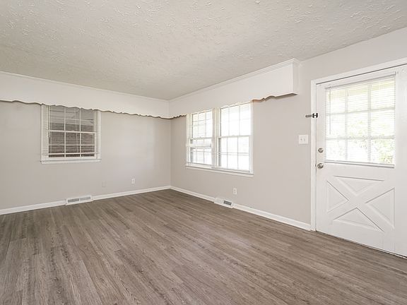 3rd image of 2600 Larkspur Dr