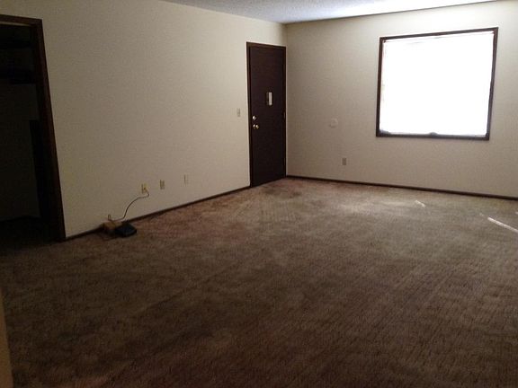 1242-A Living Area_10022015