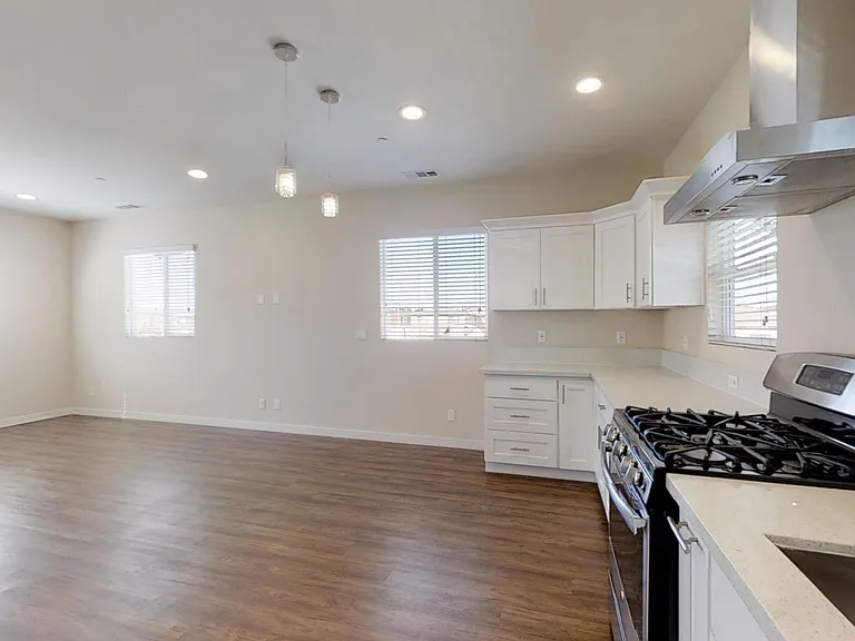 1203 W Gardena Blvd #C — Photo 7