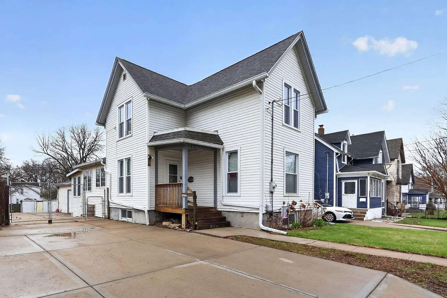 1210 Fairview Ave photo 1