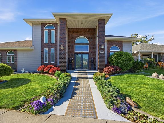 2nd image of 709 SE Songbird Lane