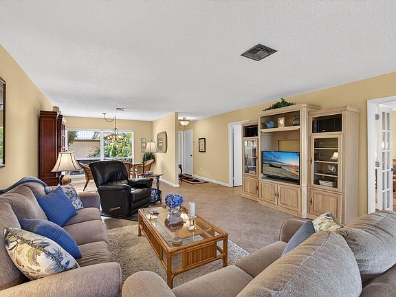 2nd image of 17 SE Turtle Creek Drive Unit D