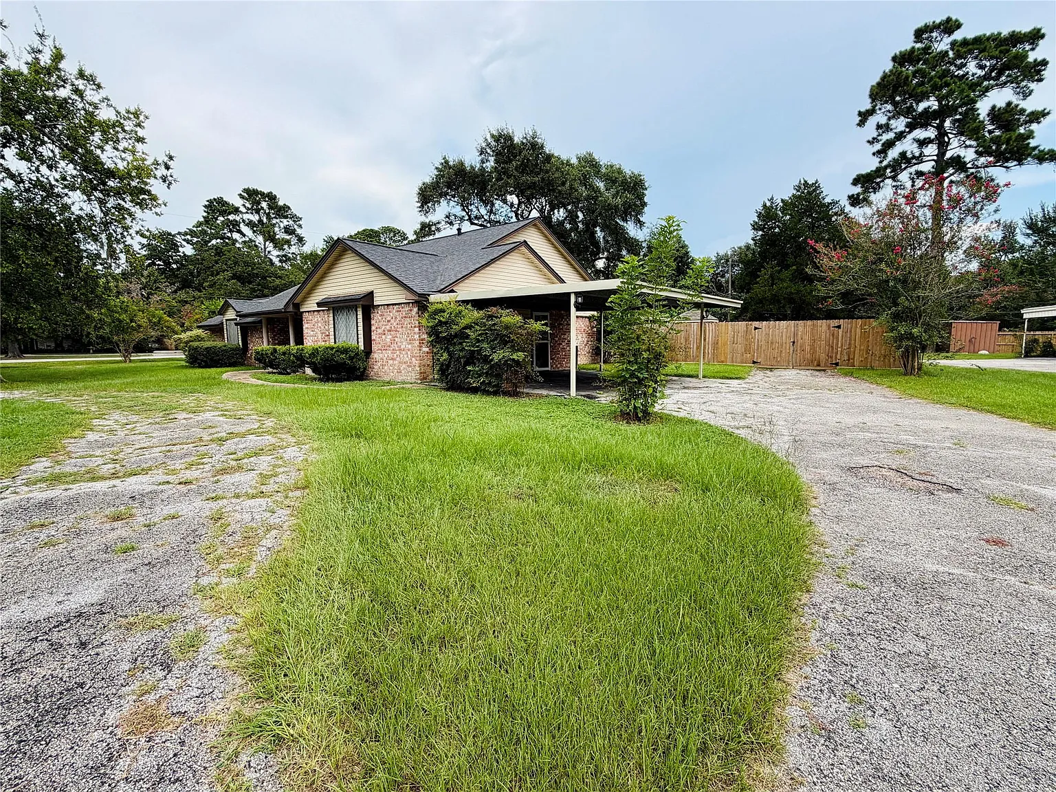 4 bed, 3.0 bath, 2528 sqft, $3,000 — Photo 2