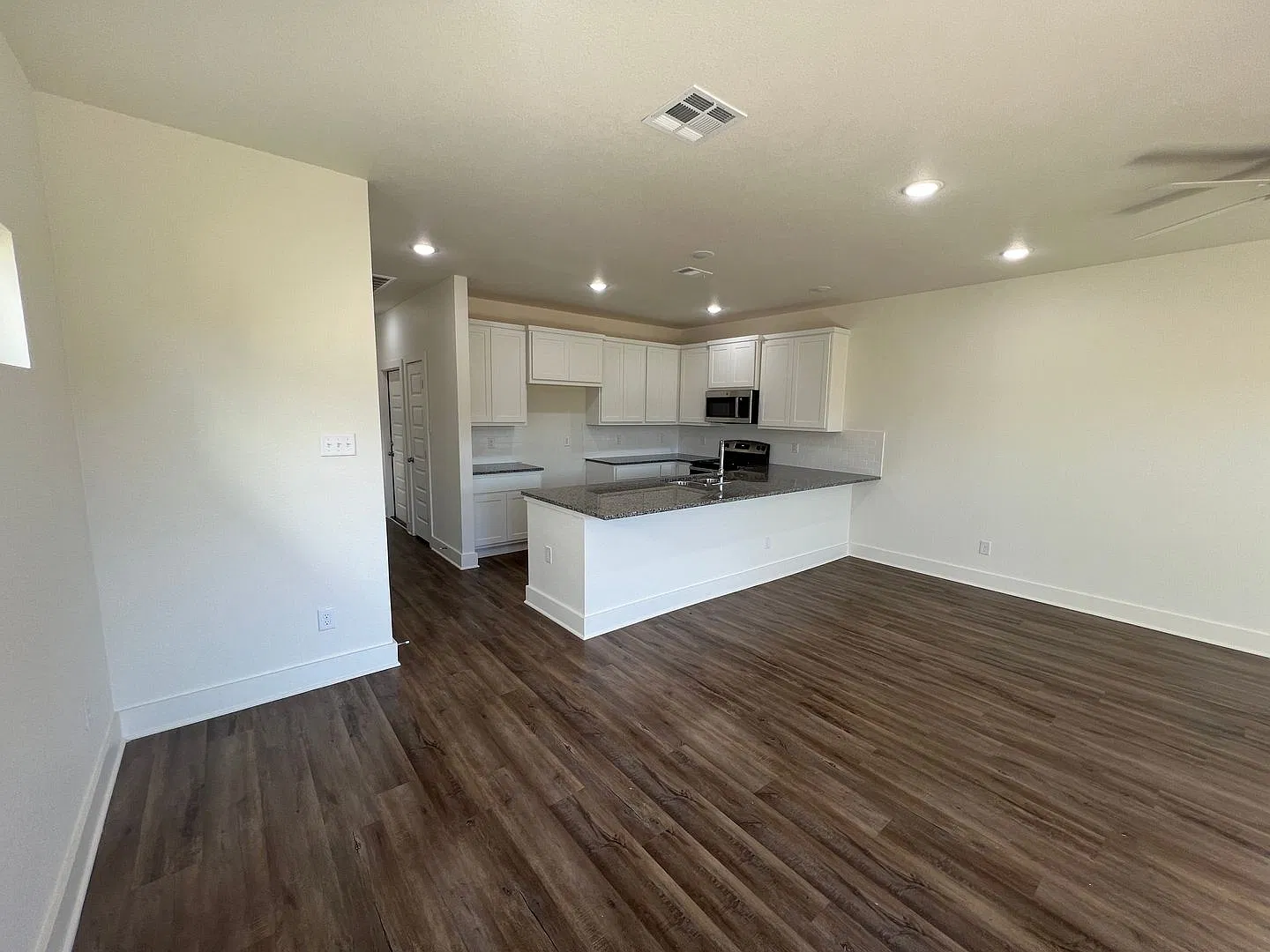 Newly built 3 and 4 bedroom townhomes available for rent! — Photo 3