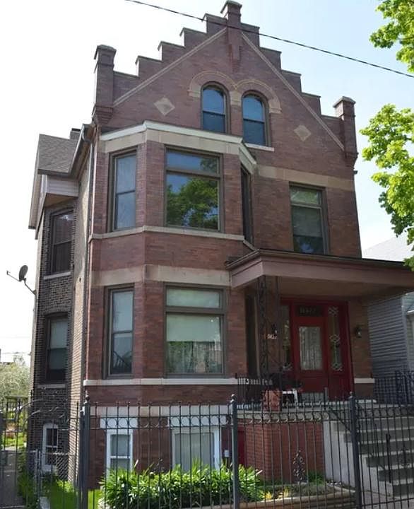 1st image of 10422 S Avenue L #3