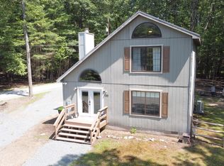 100 Lake Mode Dr, Tafton, PA 18464