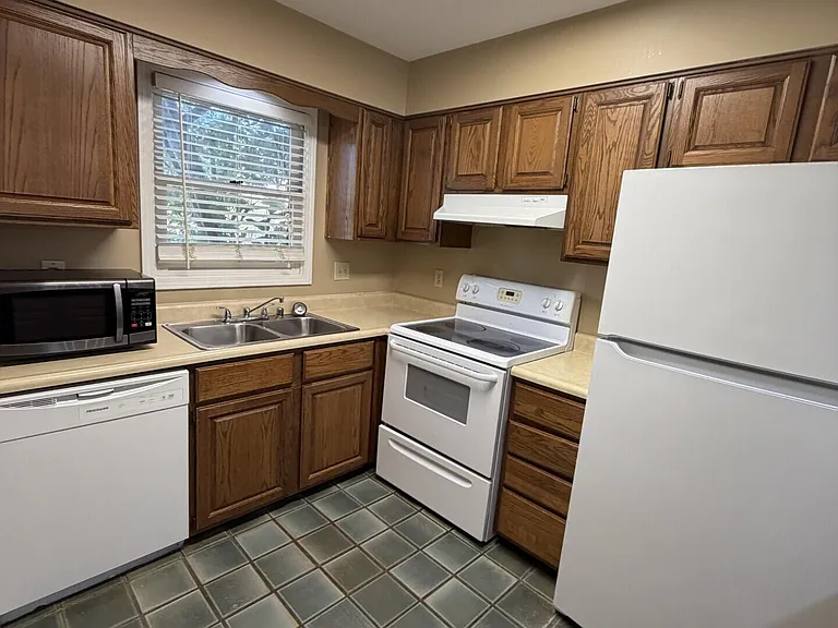 1100 Turkey Foot Rd #5 — Photo 11