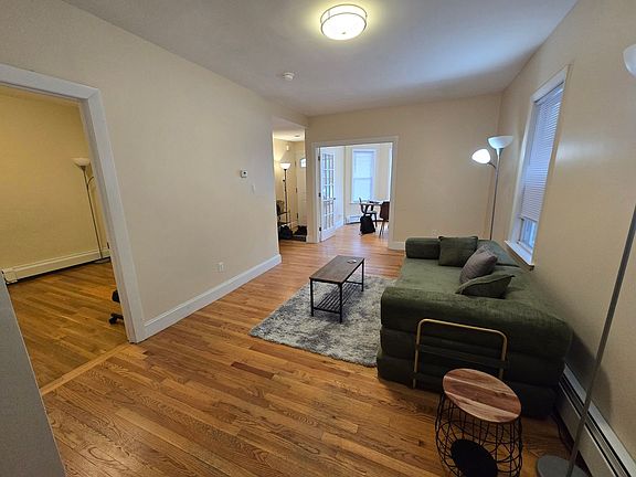 4th image of 391-393 Washington St #393-1
