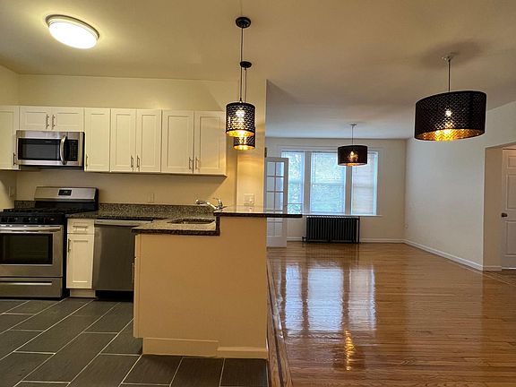 2nd image of 40 Lenox Ave APT 406